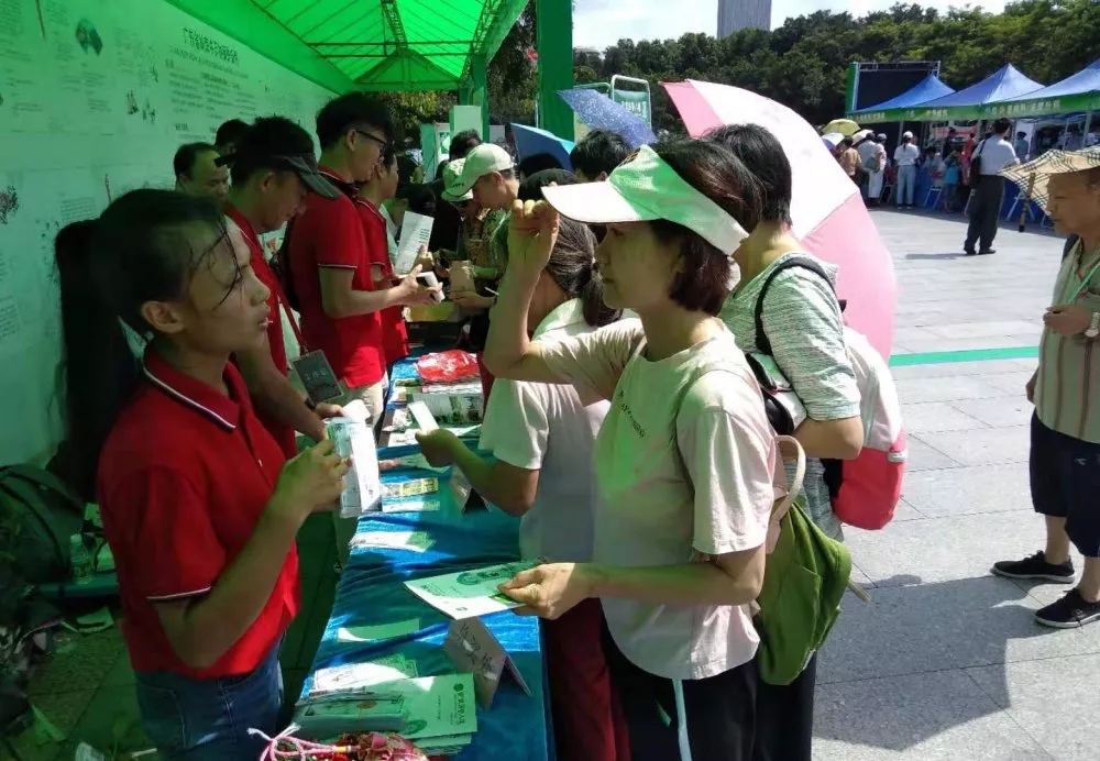 面對各種中醫(yī)藥知識提問，市民踴躍作答